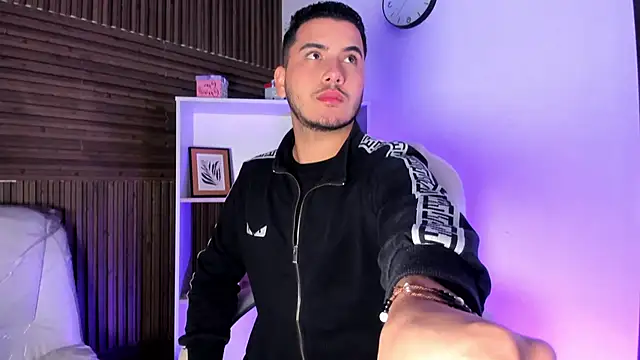 Snapshot of Axel_grey_ chatting on 12.05.25 Axel grey online show from 12.05.25