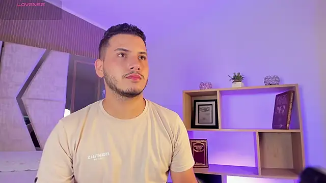 Snapshot of Axel_grey_ chatting on 07.16.26 Axel grey online show from 07.16.26