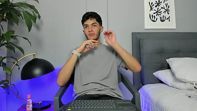 Snapshot of Tylerffoxx chatting on 06.16.26 Tylerffoxx online show from 06.16.26