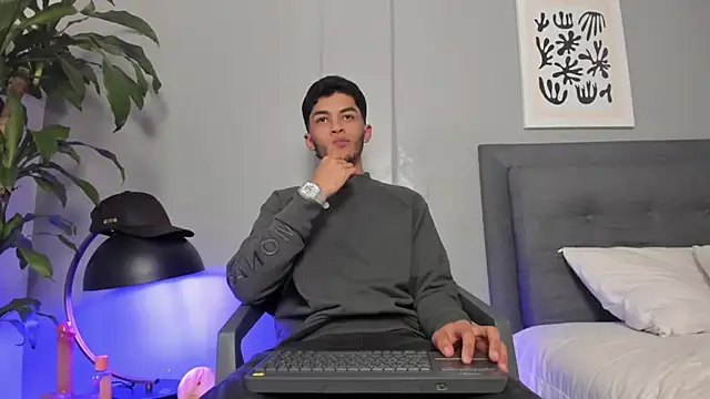 Snapshot of Tylerffoxx chatting on 06.21.26 Tylerffoxx online show from 06.21.26