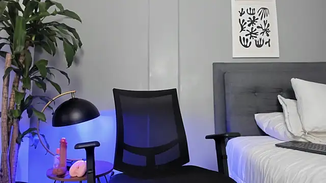 Snapshot of Tylerffoxx chatting on 07.04.26 Tylerffoxx online show from 07.04.26
