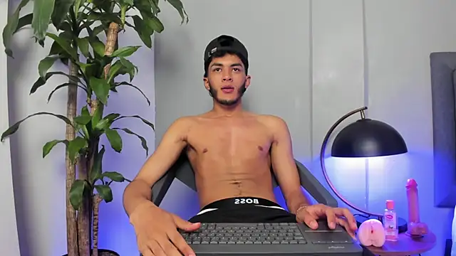 Snapshot of Tylerffoxx chatting on 07.18.26 Tylerffoxx online show from 07.18.26