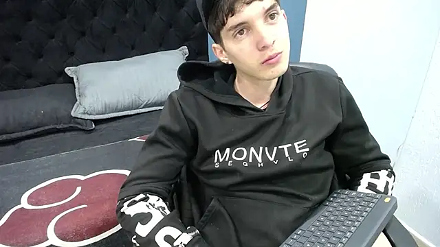 Jheampiiero online show from 10.29.25