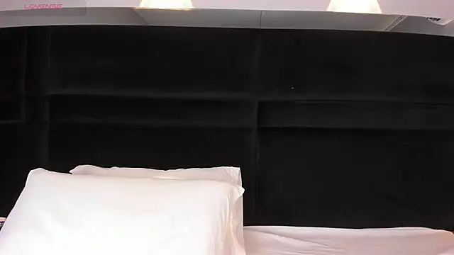 CarolineLee  online show from 02.06.26