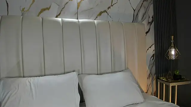 CarolineLee  online show from 04.22.26