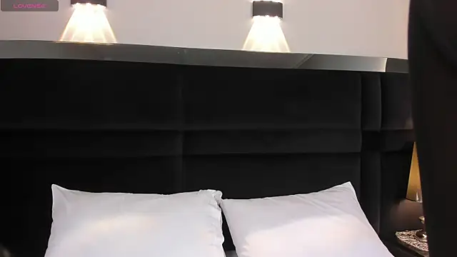 CarolineLee  online show from 04.29.26