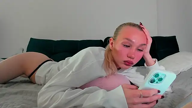 Snapshot of cuteleraay chatting on 10.05.25 cuteleraay online show from 10.05.25