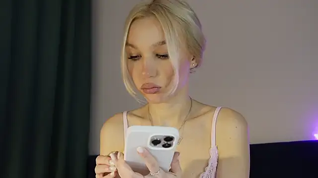 Snapshot of cuteleraay chatting on 02.06.26 cuteleraay online show from 02.06.26