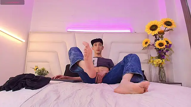 Ashton Myers online show from 10.04.25