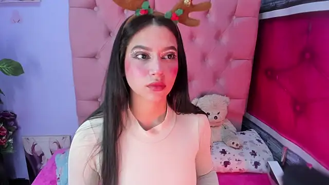 Snapshot of Megan_Luxe chatting on 10.24.25 Megan Luxe online show from 10.24.25