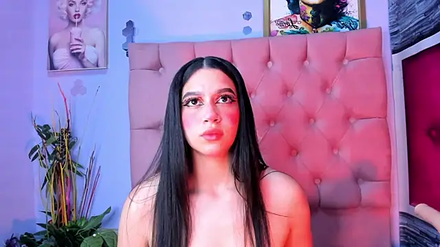 Snapshot of Megan_Luxe chatting on 12.21.25 Megan Luxe online show from 12.21.25