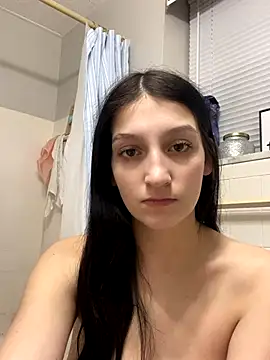 Snapshot of madsdeluxe chatting on 12.05.25 madsdeluxe online show from 12.05.25