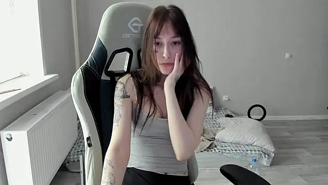 Snapshot of minadzukii chatting on 09.12.25 minadzukii online show from 09.12.25