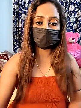 Snapshot of Cute-lusi chatting on 10.05.25 Cute-lusi online show from 10.05.25