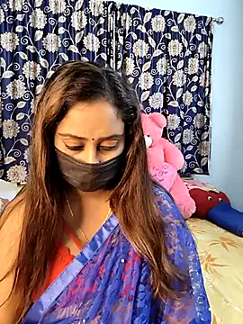 Snapshot of Cute-lusi chatting on 10.10.25 Cute-lusi online show from 10.10.25