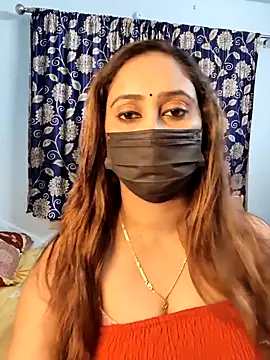 Snapshot of Cute-lusi chatting on 10.11.25 Cute-lusi online show from 10.11.25