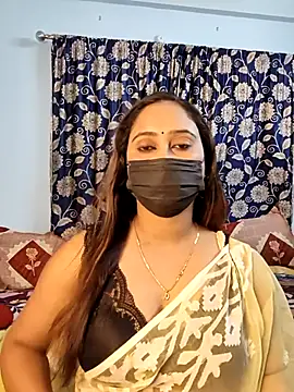 Snapshot of Cute-lusi chatting on 10.25.25 Cute-lusi online show from 10.25.25