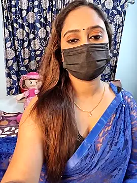 Snapshot of Cute-lusi chatting on 10.26.25 Cute-lusi online show from 10.26.25