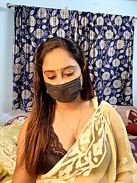 Snapshot of Cute-lusi chatting on 10.29.25 Cute-lusi online show from 10.29.25