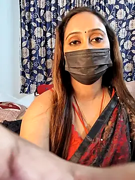 Snapshot of Cute-lusi chatting on 11.08.25 Cute-lusi online show from 11.08.25