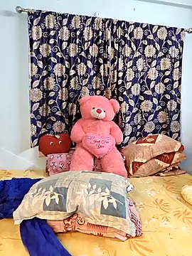 Snapshot of Cute-lusi chatting on 11.13.25 Cute-lusi online show from 11.13.25