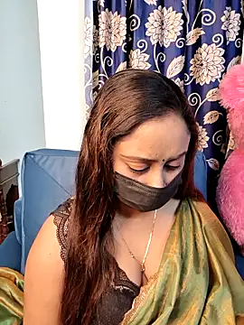 Snapshot of Cute-lusi chatting on 12.04.25 Cute-lusi online show from 12.04.25