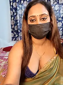 Snapshot of Cute-lusi chatting on 12.15.25 Cute-lusi online show from 12.15.25