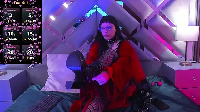 Snapshot of Ravenna666_ chatting on 12.21.25 Ravenna666 online show from 12.21.25