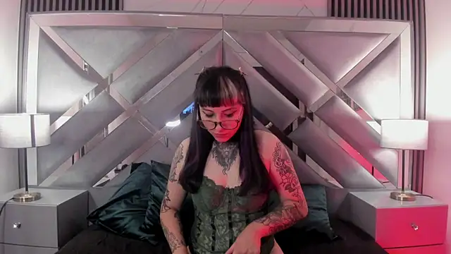 Snapshot of Ravenna666_ chatting on 01.14.26 Ravenna666 online show from 01.14.26