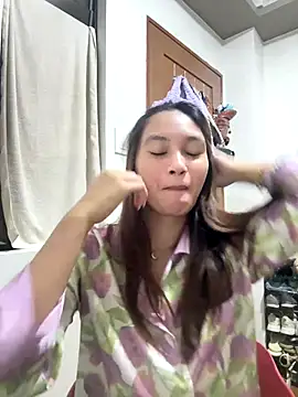 LanySylvia online show from 12.19.25