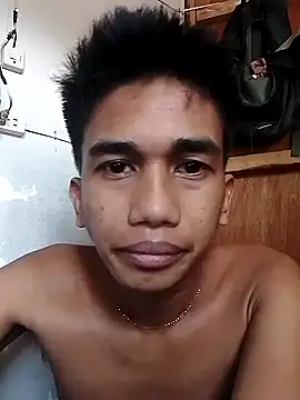 Snapshot of charlie0728 chatting on 10.05.25 charlie0728 online show from 10.05.25