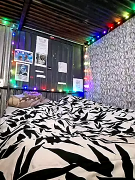 Snapshot of DxckMan3 chatting on 10.21.25 DxckMan3 online show from 10.21.25