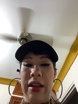 Snapshot of ZahaRose chatting on 11.05.25 ZahaRose online show from 11.05.25