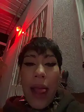 Snapshot of ZahaRose chatting on 11.15.25 ZahaRose online show from 11.15.25