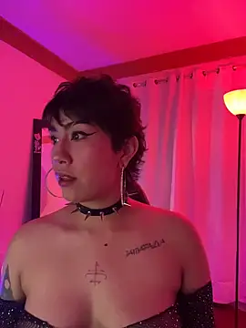 Snapshot of ZahaRose chatting on 11.29.25 ZahaRose online show from 11.29.25