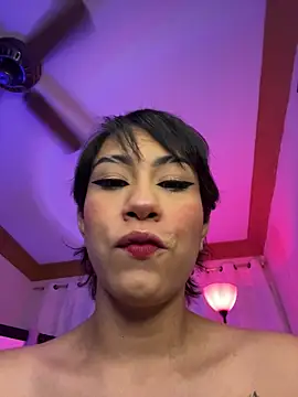 Snapshot of ZahaRose chatting on 12.01.25 ZahaRose online show from 12.01.25