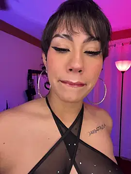 Snapshot of ZahaRose chatting on 12.05.25 ZahaRose online show from 12.05.25