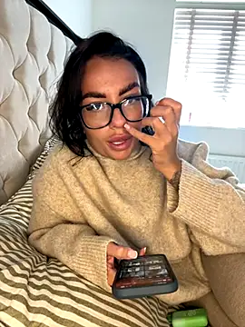 Snapshot of BELLABLACKXUK chatting on 10.06.25 BELLABLACKXUK online show from 10.06.25