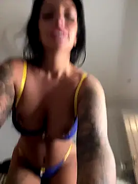 Snapshot of BELLABLACKXUK chatting on 10.14.25 BELLABLACKXUK online show from 10.14.25