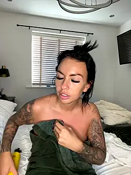 Snapshot of BELLABLACKXUK chatting on 10.28.25 BELLABLACKXUK online show from 10.28.25