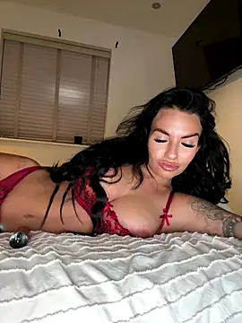 Snapshot of BELLABLACKXUK chatting on 12.16.25 BELLABLACKXUK online show from 12.16.25