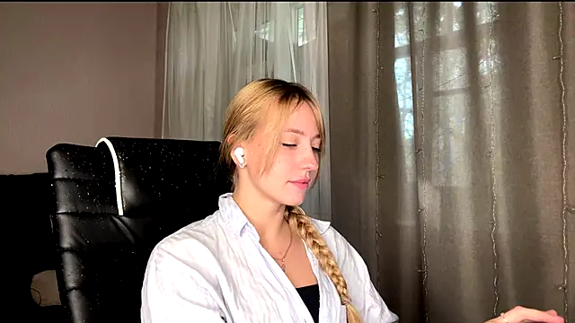 Jetta Corsacami online show from 09.18.25