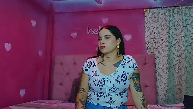 Snapshot of Lali_HOtt chatting on 09.15.25 Lali HOtt online show from 09.15.25