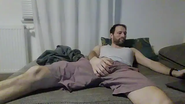 Snapshot of XLBarehengst chatting on 12.22.25 XLBarehengst online show from 12.22.25