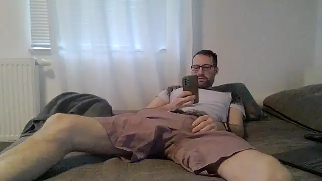 Snapshot of XLBarehengst chatting on 02.20.26 XLBarehengst online show from 02.20.26