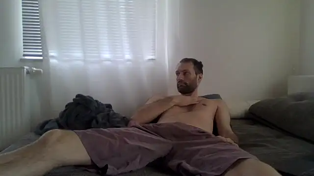 Snapshot of XLBarehengst chatting on 02.27.26 XLBarehengst online show from 02.27.26