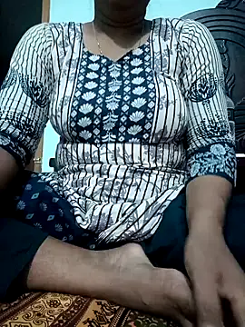 Snapshot of Rina-2 chatting on 10.08.25 Rina-2 online show from 10.08.25