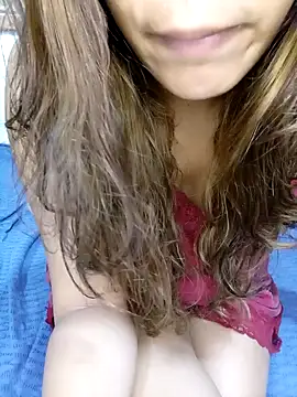 Snapshot of blueeyegirl22 chatting on 10.22.25 blueeyegirl22 online show from 10.22.25