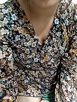 Snapshot of blueeyegirl22 chatting on 12.01.25 blueeyegirl22 online show from 12.01.25