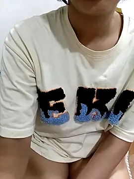 Snapshot of blueeyegirl22 chatting on 12.04.25 blueeyegirl22 online show from 12.04.25